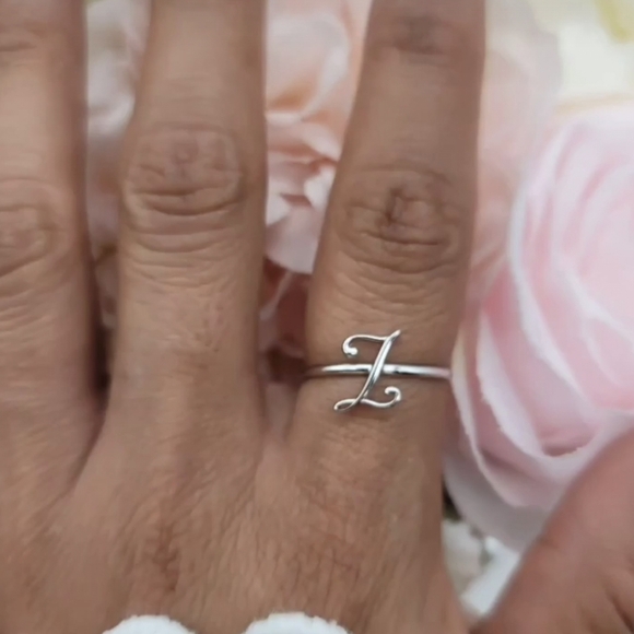 ♥️ DAINTY INITIAL STERLING SILVER RING - Picture 13 of 13